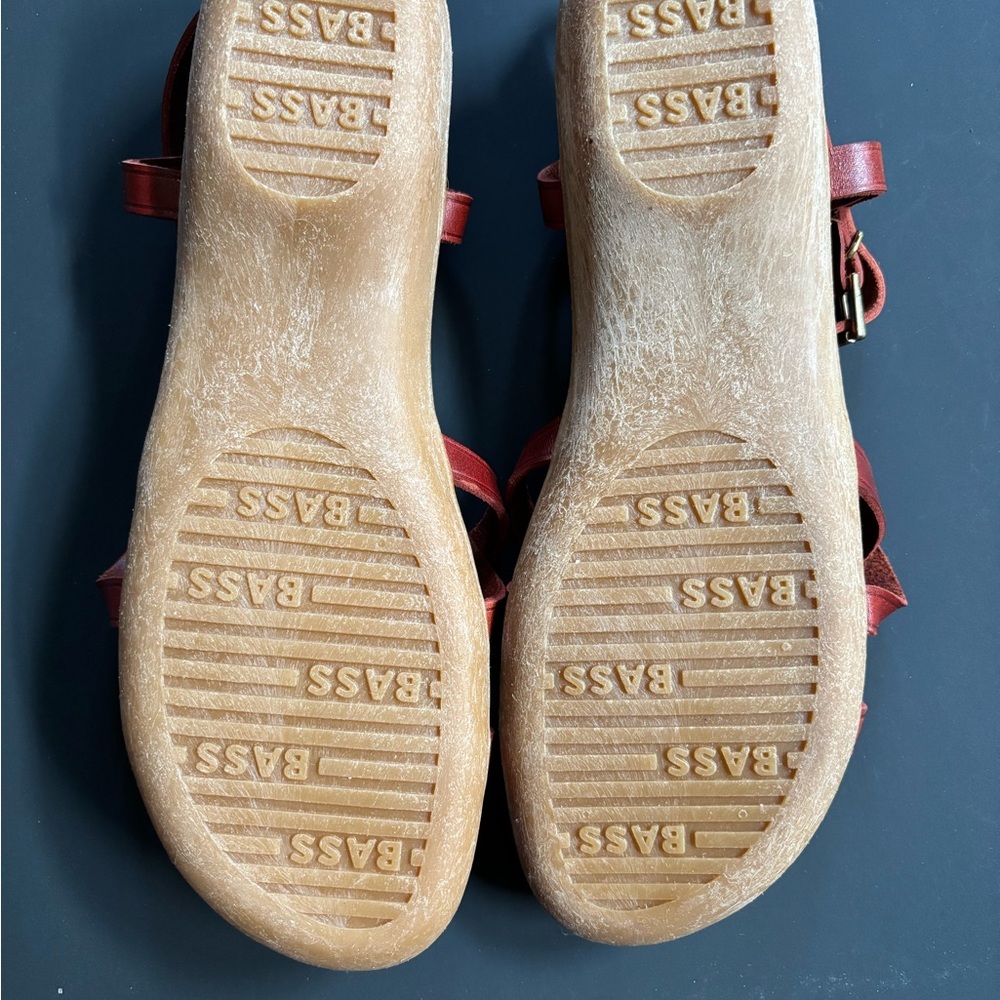 Vintage Bass Women's Red Strappy Sandals 9 New Without Box - Picture 3 of 4